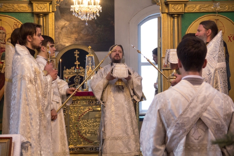 Архиерейское богослужение в храме святителя Николая Чудотворца в г. Талгар